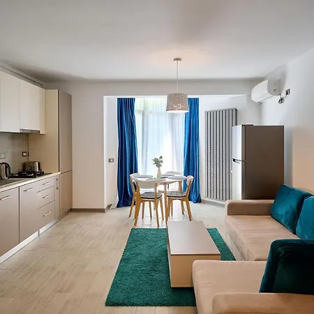 Azurre And Pool Apartment