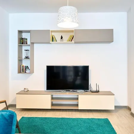 Apartment Azurre And Pool Mamaia