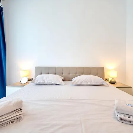 Azurre And Pool Apartment